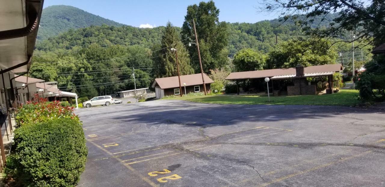 Tanglewood Motel And Log Cabins Maggie Valley Exterior foto
